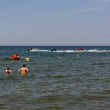 plaża w Rowach latem, sporty wodne